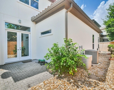 2702 Tudor Manor - Photo Thumbnail 43