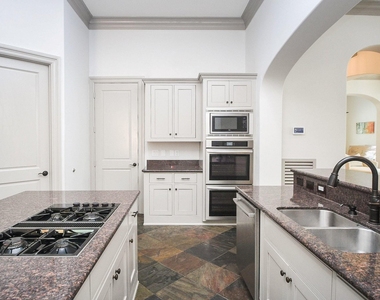2702 Tudor Manor - Photo Thumbnail 15