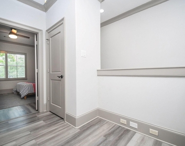 2702 Tudor Manor - Photo Thumbnail 26