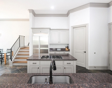 2702 Tudor Manor - Photo Thumbnail 13