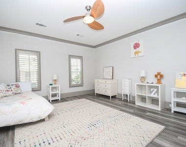 2702 Tudor Manor - Photo Thumbnail 31