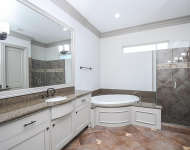 2702 Tudor Manor - Photo Thumbnail 24