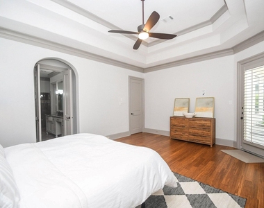 2702 Tudor Manor - Photo Thumbnail 22