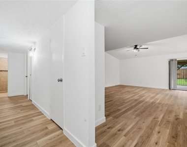 2126 Quail Valley East Drive - Photo Thumbnail 3