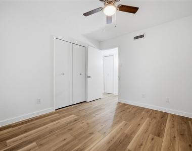 2126 Quail Valley East Drive - Photo Thumbnail 7