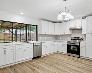 2126 Quail Valley East Drive - Photo Thumbnail 23
