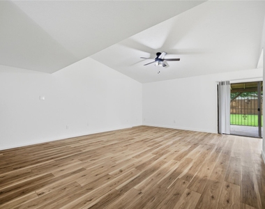2126 Quail Valley East Drive - Photo Thumbnail 15