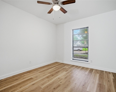 2126 Quail Valley East Drive - Photo Thumbnail 8