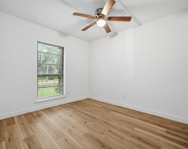 2126 Quail Valley East Drive - Photo Thumbnail 6