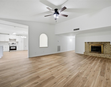 2126 Quail Valley East Drive - Photo Thumbnail 14