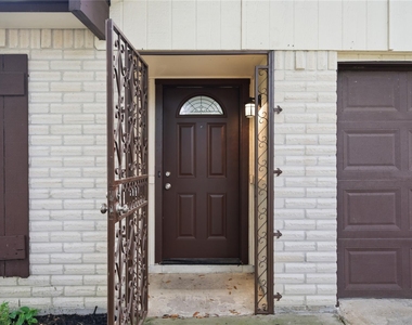2126 Quail Valley East Drive - Photo Thumbnail 2