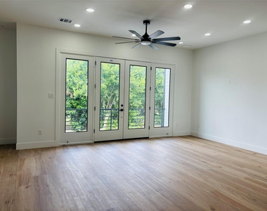 2010 Yates Street - Photo Thumbnail 2