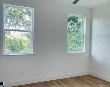 2010 Yates Street - Photo Thumbnail 13