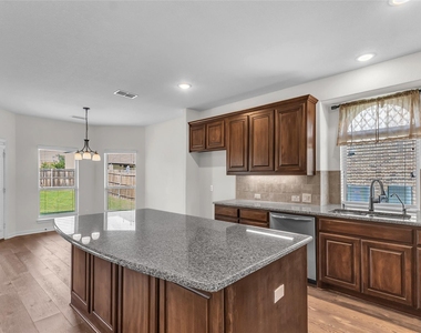 1209 Rogers Parkway - Photo Thumbnail 10