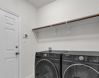 1209 Rogers Parkway - Photo Thumbnail 20