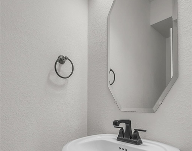 1209 Rogers Parkway - Photo Thumbnail 19
