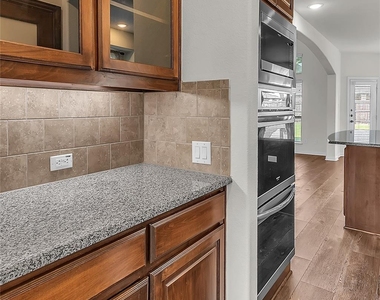 1209 Rogers Parkway - Photo Thumbnail 6