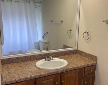 523 Gleneagles Drive - Photo Thumbnail 10