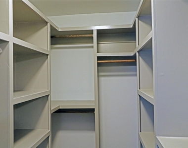 5527 Valkeith Drive - Photo Thumbnail 19
