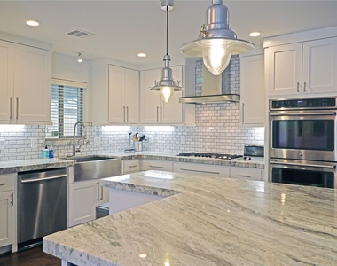 5527 Valkeith Drive - Photo Thumbnail 4