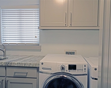 5527 Valkeith Drive - Photo Thumbnail 23