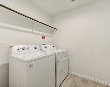 7547 Cattle Walker Court - Photo Thumbnail 22