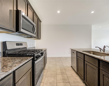 7547 Cattle Walker Court - Photo Thumbnail 4