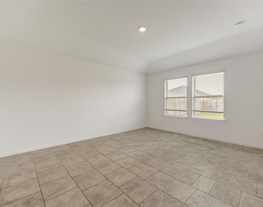 7547 Cattle Walker Court - Photo Thumbnail 11