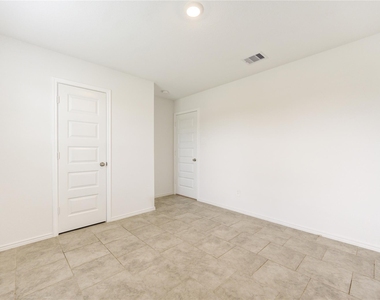 7547 Cattle Walker Court - Photo Thumbnail 16