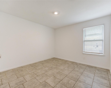 7547 Cattle Walker Court - Photo Thumbnail 17