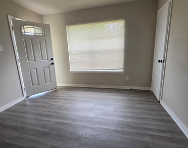 10922 Lockgate Lane - Photo Thumbnail 6