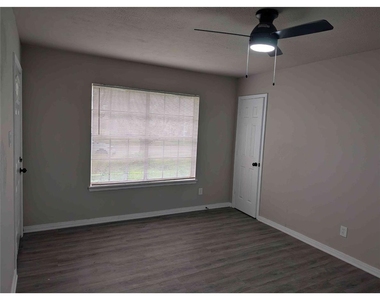 10922 Lockgate Lane - Photo Thumbnail 7