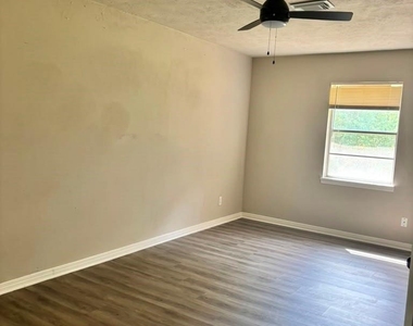 10922 Lockgate Lane - Photo Thumbnail 15