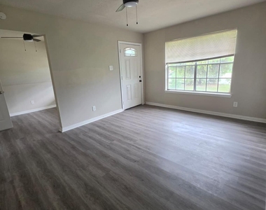 10922 Lockgate Lane - Photo Thumbnail 7