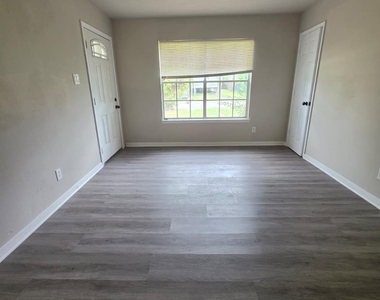 10922 Lockgate Lane - Photo Thumbnail 9