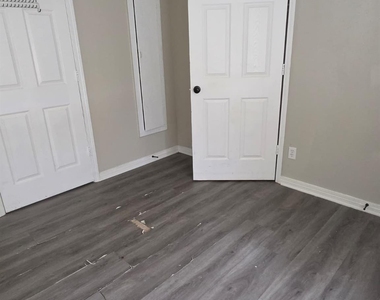 10922 Lockgate Lane - Photo Thumbnail 3