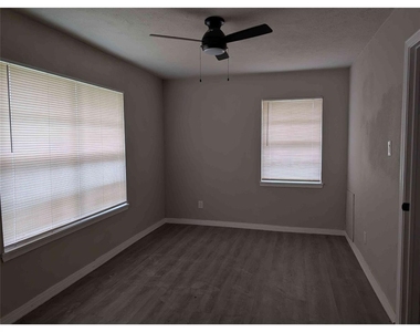 10922 Lockgate Lane - Photo Thumbnail 10