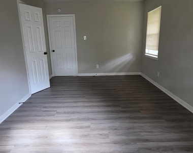 10922 Lockgate Lane - Photo Thumbnail 8