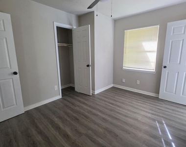 10922 Lockgate Lane - Photo Thumbnail 12