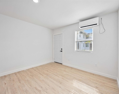 6811 Del Rio Street - Photo Thumbnail 3