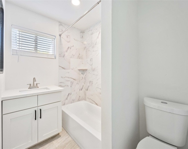 6811 Del Rio Street - Photo Thumbnail 14