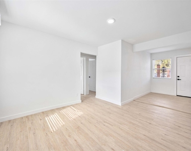 6811 Del Rio Street - Photo Thumbnail 5