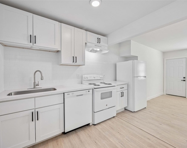 6811 Del Rio Street - Photo Thumbnail 1