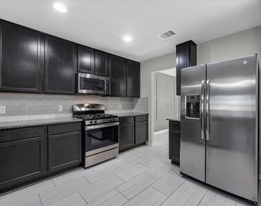 2606 Zephyr Lane - Photo Thumbnail 7