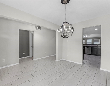 2606 Zephyr Lane - Photo Thumbnail 10