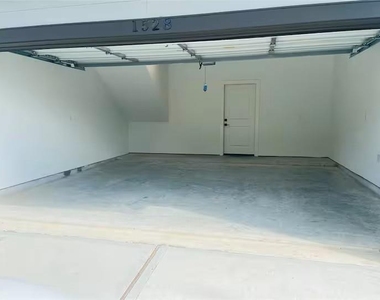 1528 Chestnut Street - Photo Thumbnail 25