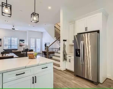 1528 Chestnut Street - Photo Thumbnail 2