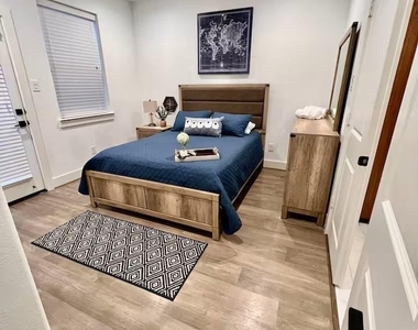 1528 Chestnut Street - Photo Thumbnail 21
