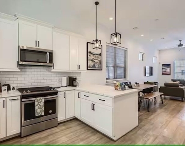 1528 Chestnut Street - Photo Thumbnail 7