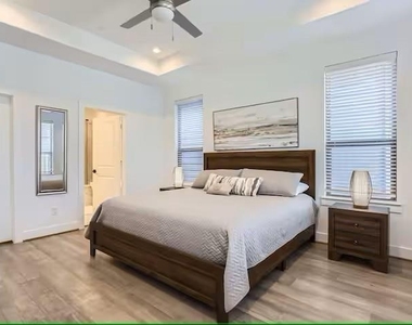 1528 Chestnut Street - Photo Thumbnail 20